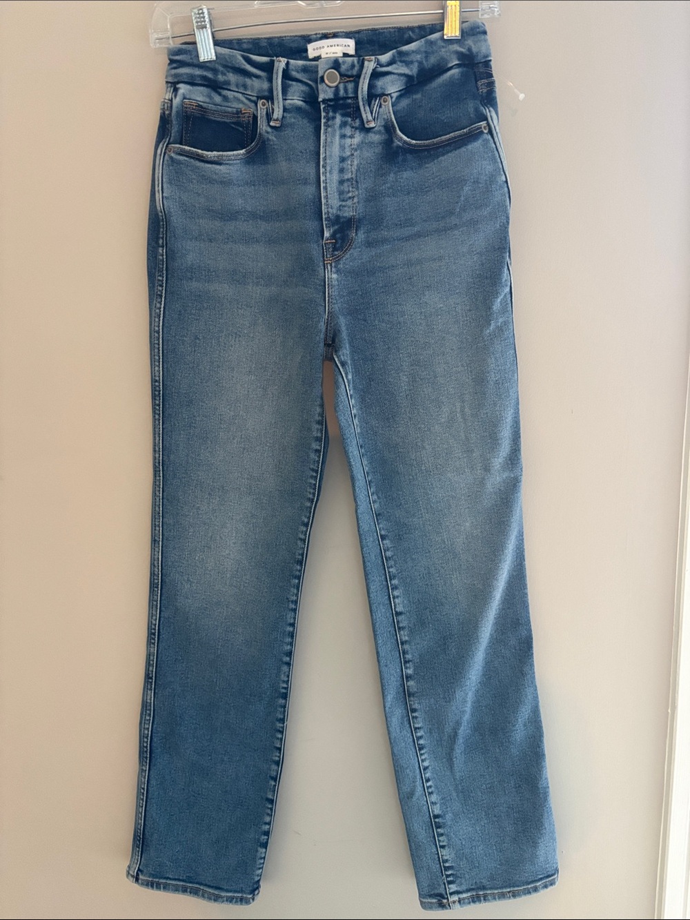 Good American Classic Straight Jeans in Light Blue